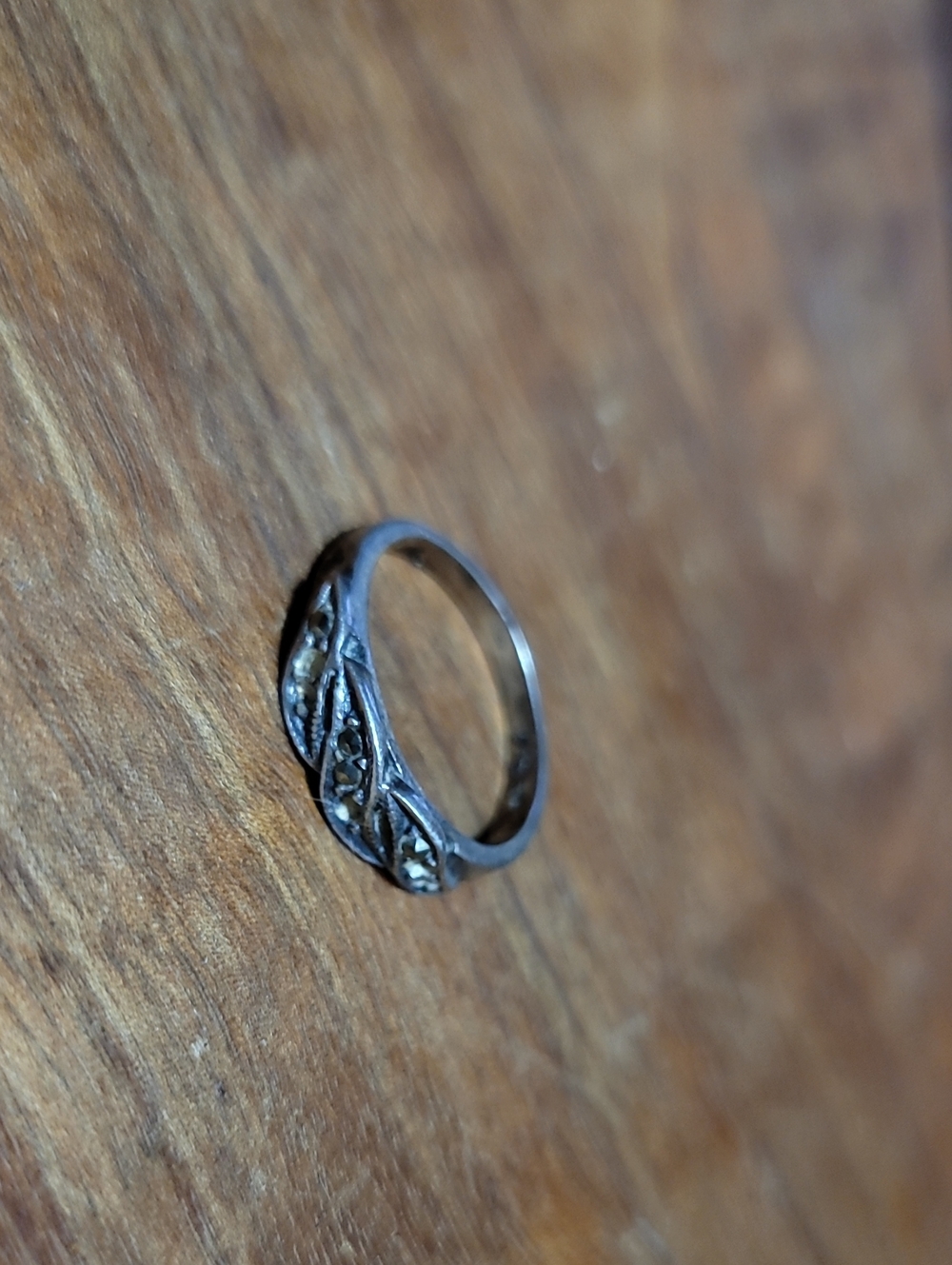 Sterling Silver Vintage. Leaf Band Ring - Size 6.0